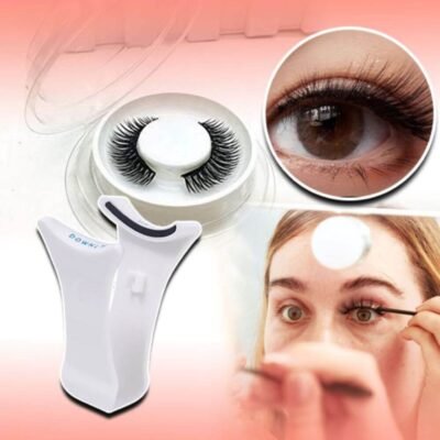 magnetic eyelashes - female customer putting the eyelashes